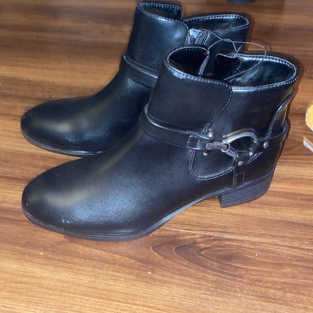 Cliffs Ankle Boots